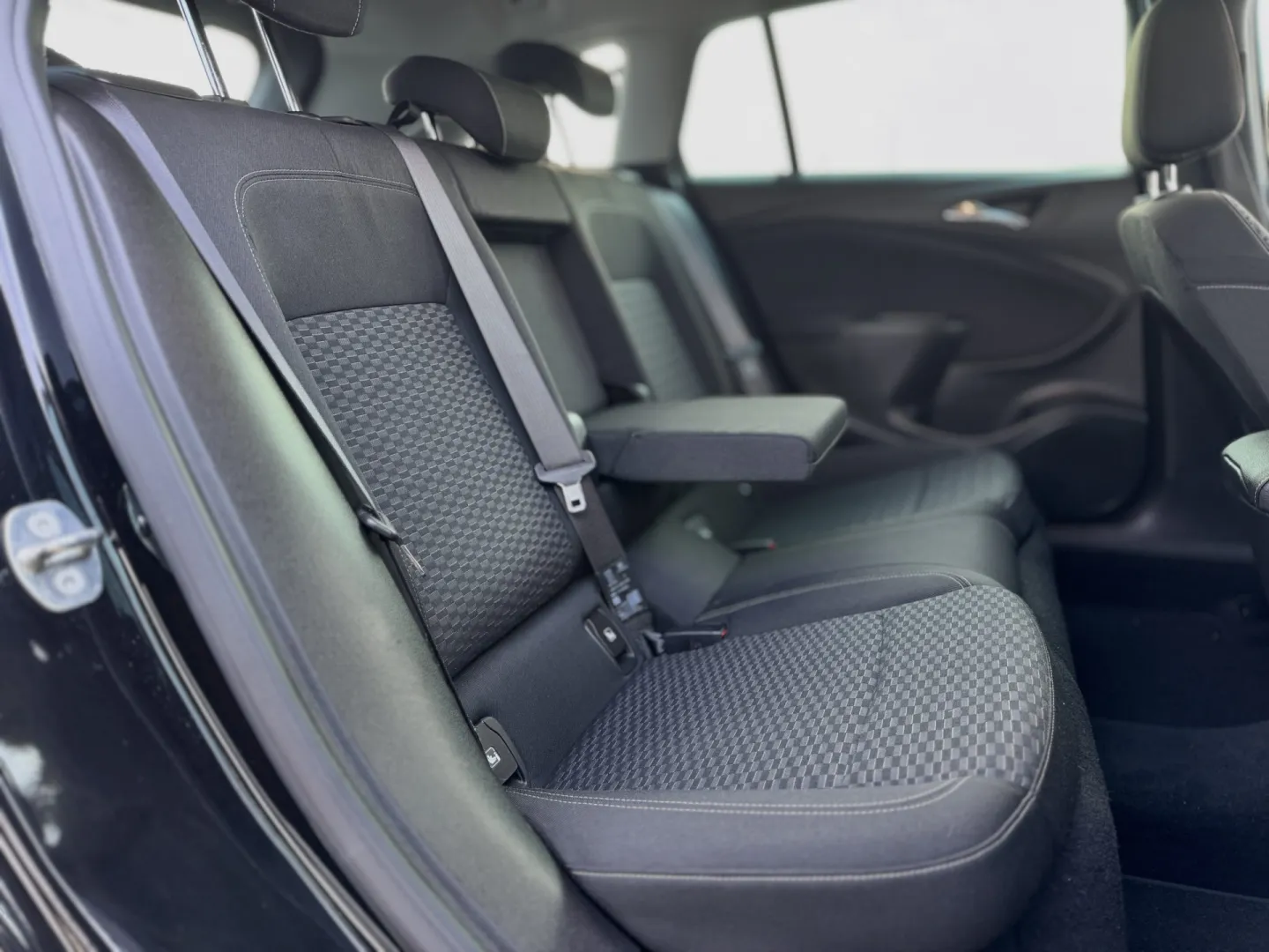 Cumpara/ Vinde online Opel Astra 2017 SH, la cel mai bun pret pentru tine!