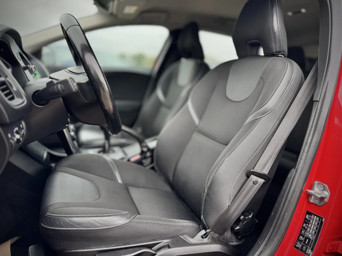 Cumpara/ Vinde online Volvo V40 2014 SH, la cel mai bun pret pentru tine!