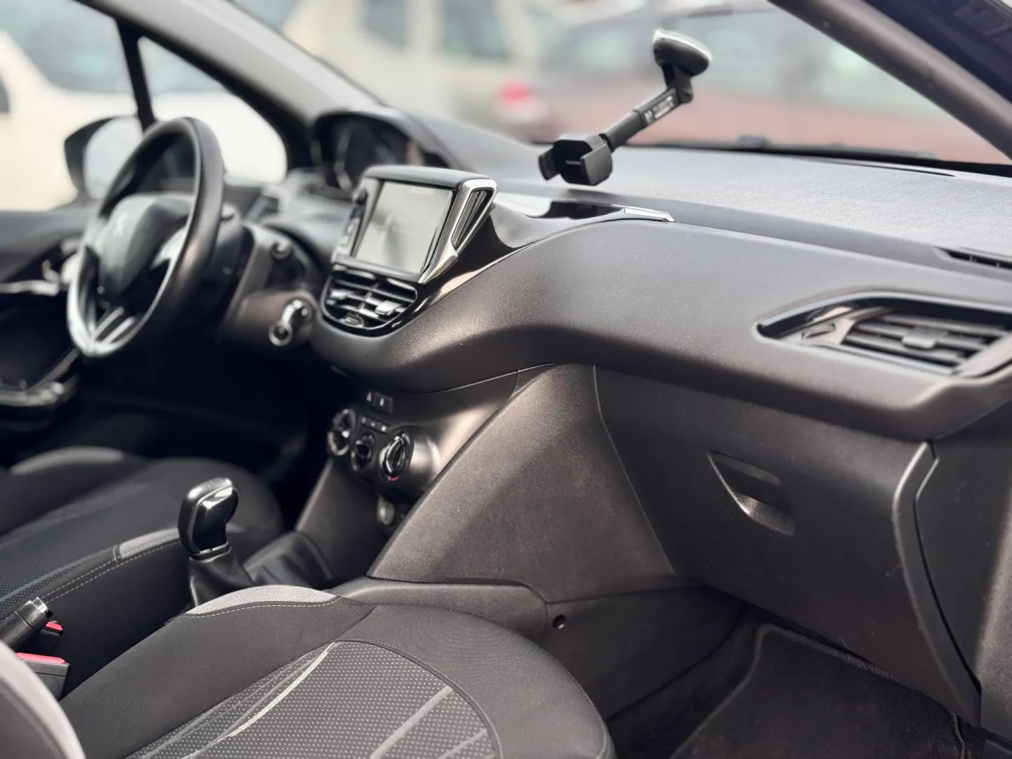 Cumpara/ Vinde online Peugeot 208 2012 SH, la cel mai bun pret pentru tine!