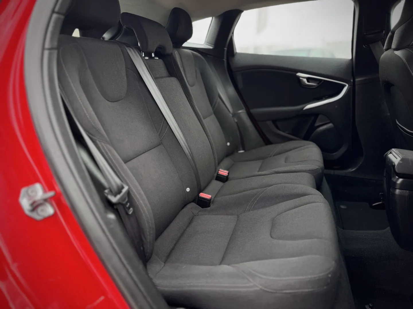 Cumpara/ Vinde online Volvo V40 2014 SH, la cel mai bun pret pentru tine!