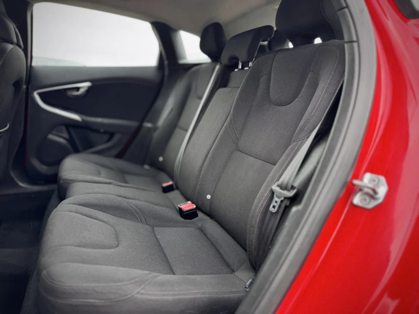 Cumpara/ Vinde online Volvo V40 2014 SH, la cel mai bun pret pentru tine!