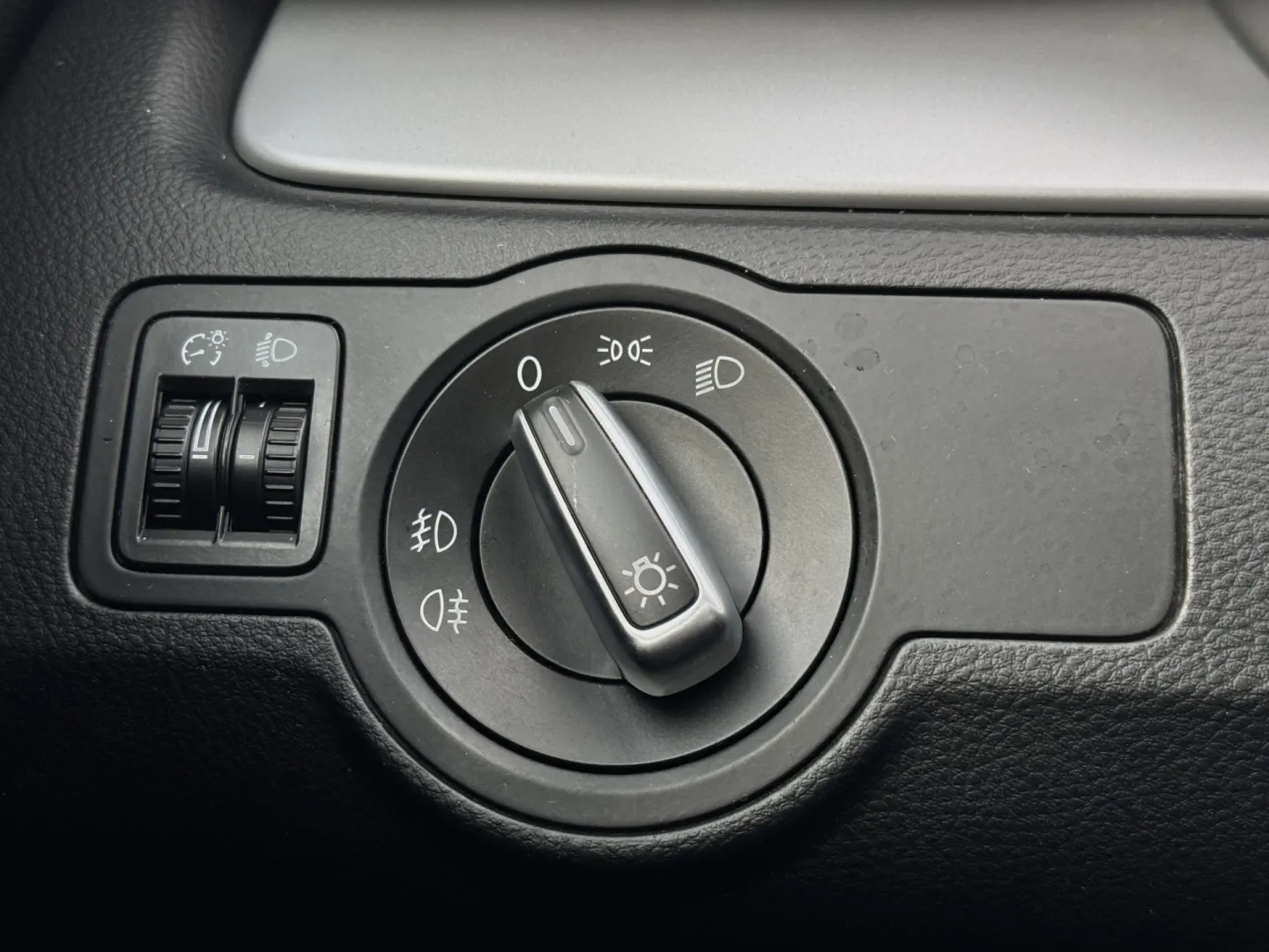 Cumpara/ Vinde online Volkswagen Passat 2012 SH, la cel mai bun pret pentru tine!