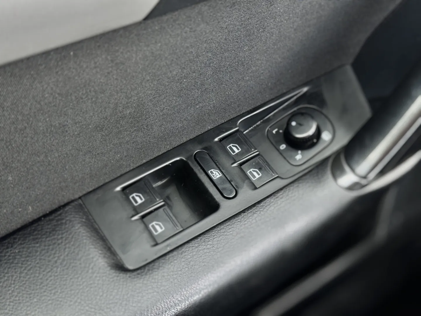 Cumpara/ Vinde online Volkswagen Passat 2012 SH, la cel mai bun pret pentru tine!