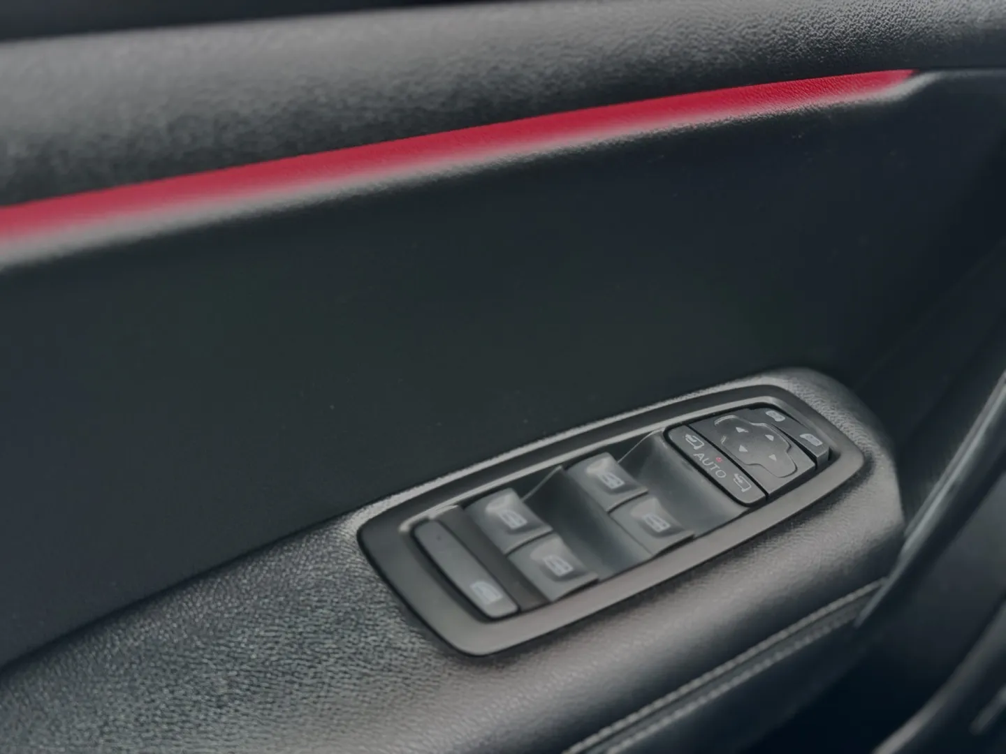 Cumpara/ Vinde online Renault  Megane 2016 SH, la cel mai bun pret pentru tine!