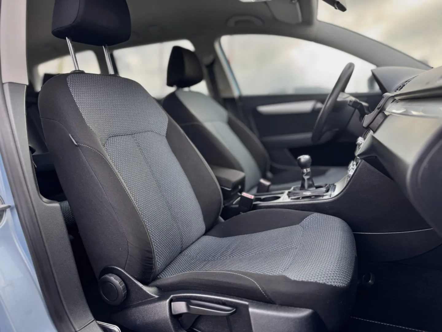 Cumpara/ Vinde online Volkswagen Passat 2012 SH, la cel mai bun pret pentru tine!