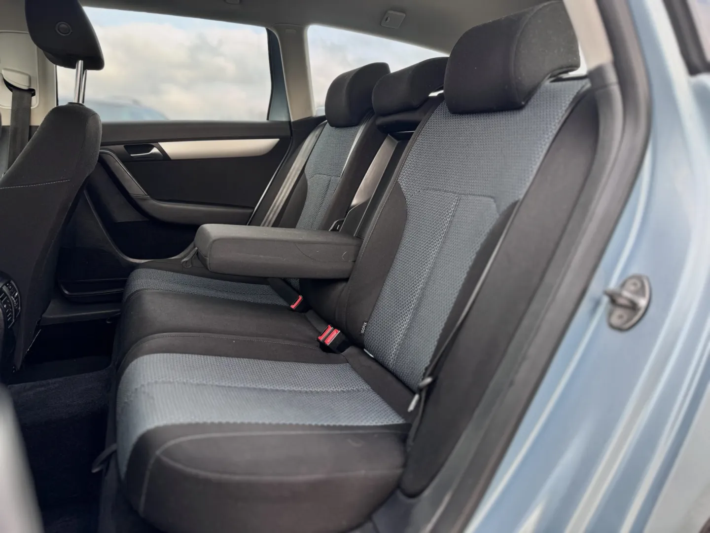 Cumpara/ Vinde online Volkswagen Passat 2012 SH, la cel mai bun pret pentru tine!