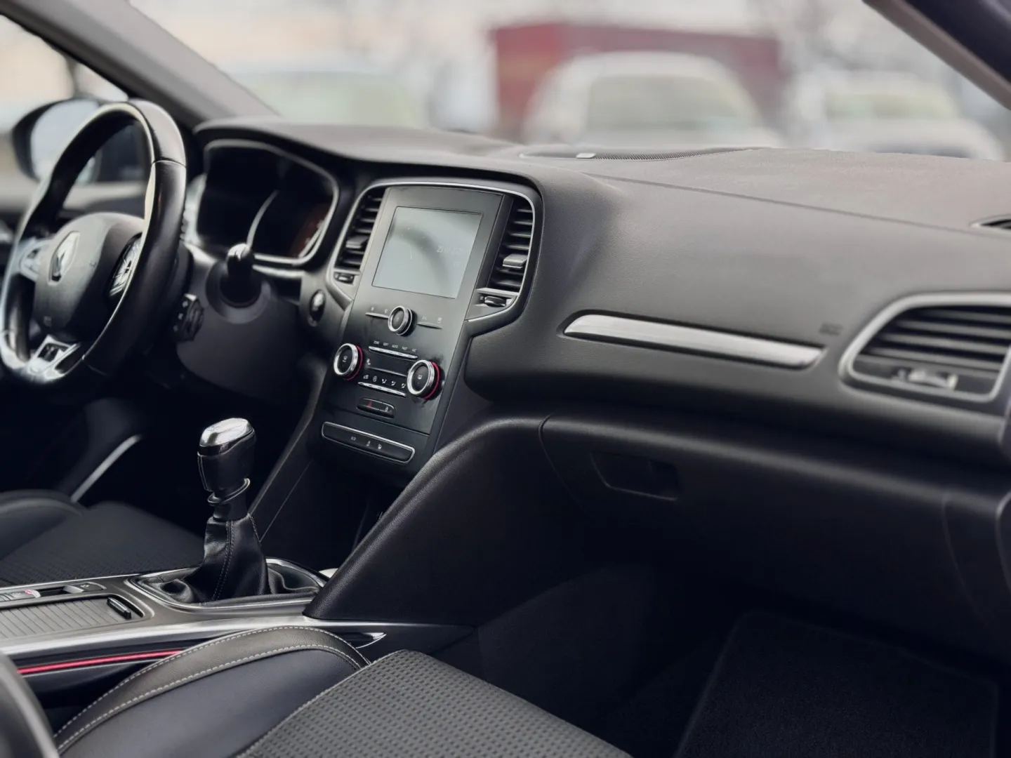 Cumpara/ Vinde online Renault  Megane 2016 SH, la cel mai bun pret pentru tine!