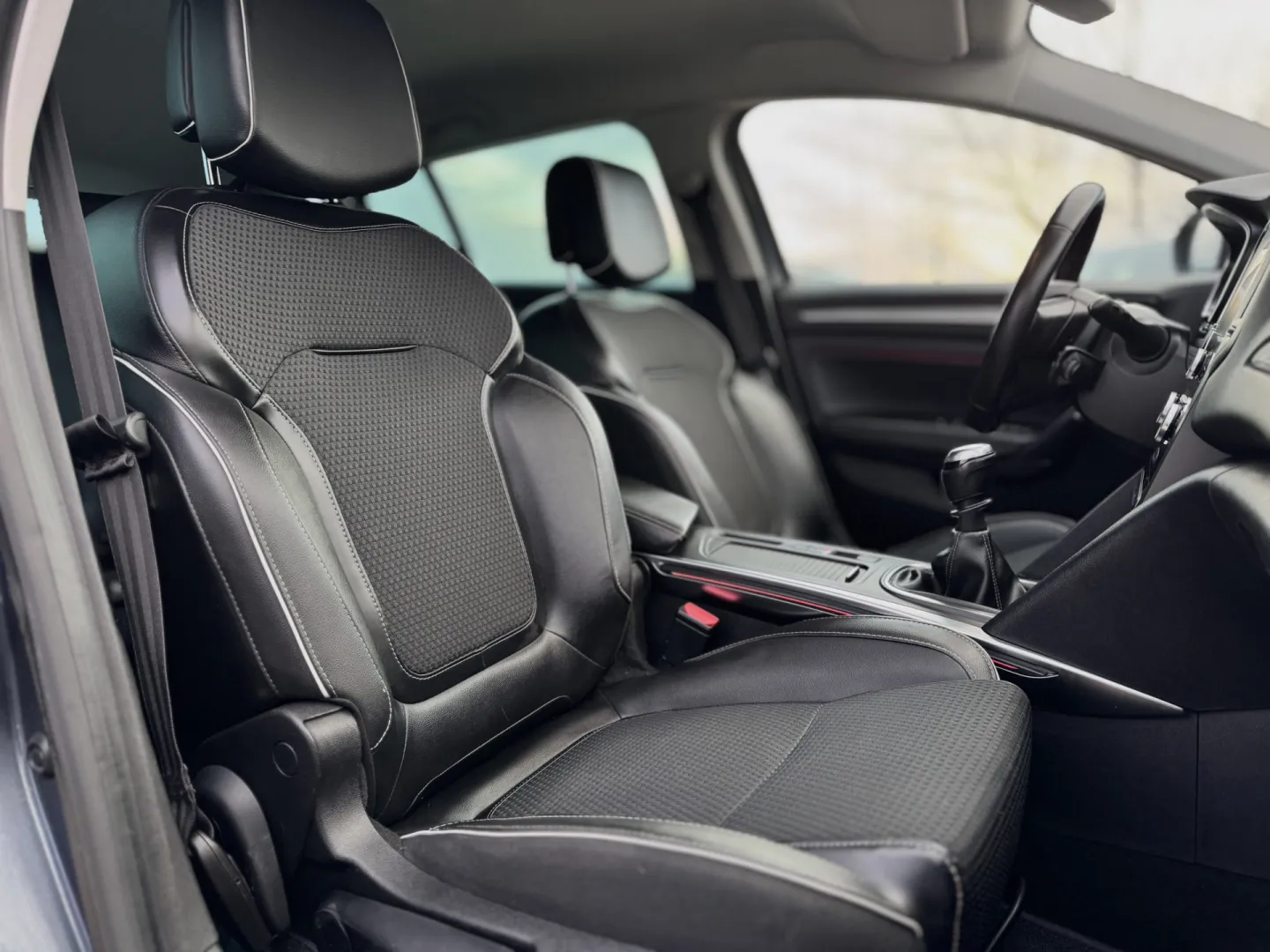 Cumpara/ Vinde online Renault  Megane 2016 SH, la cel mai bun pret pentru tine!