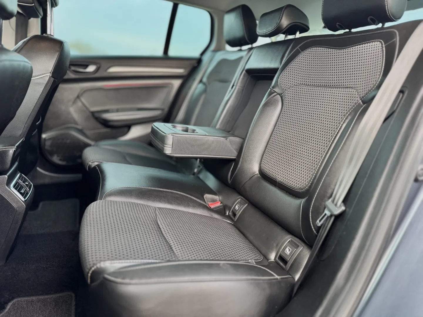 Cumpara/ Vinde online Renault  Megane 2016 SH, la cel mai bun pret pentru tine!
