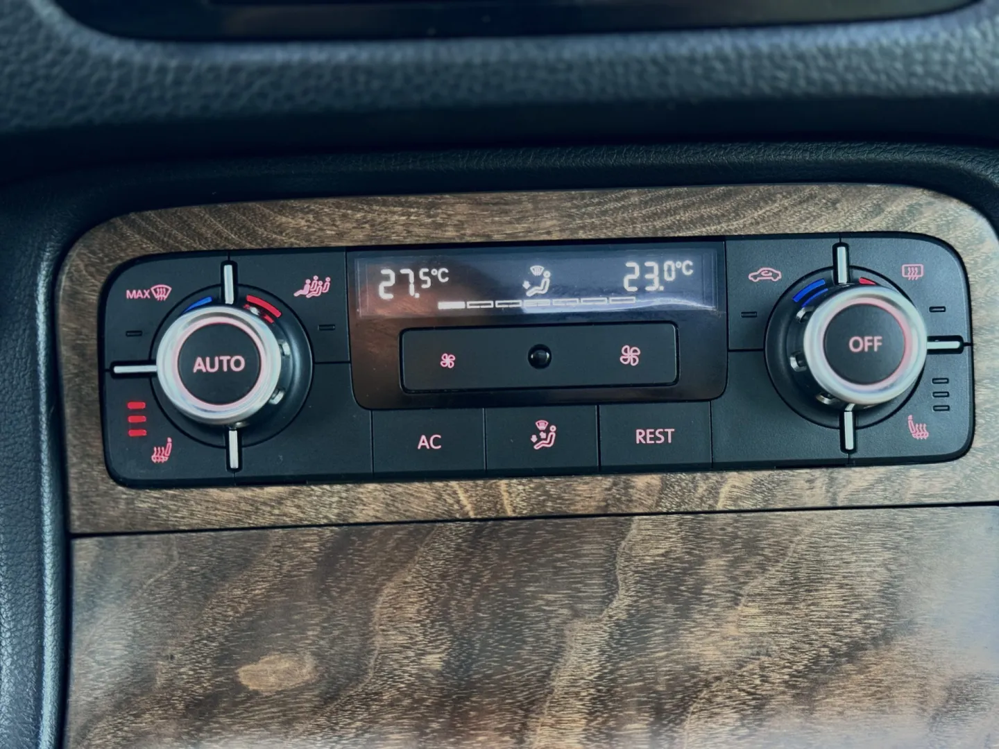 Cumpara/ Vinde online Volkswagen Touareg 2011 SH, la cel mai bun pret pentru tine!