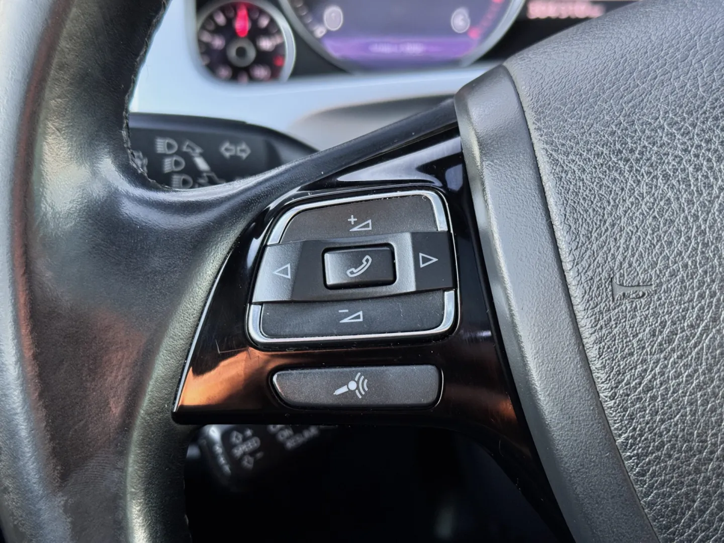 Cumpara/ Vinde online Volkswagen Touareg 2011 SH, la cel mai bun pret pentru tine!