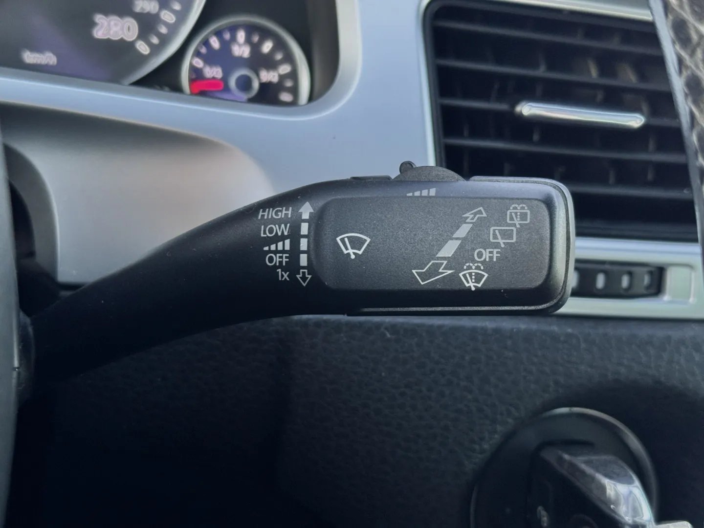 Cumpara/ Vinde online Volkswagen Touareg 2011 SH, la cel mai bun pret pentru tine!