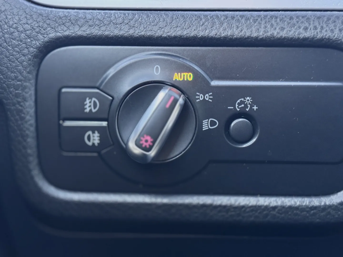 Cumpara/ Vinde online Volkswagen Touareg 2011 SH, la cel mai bun pret pentru tine!