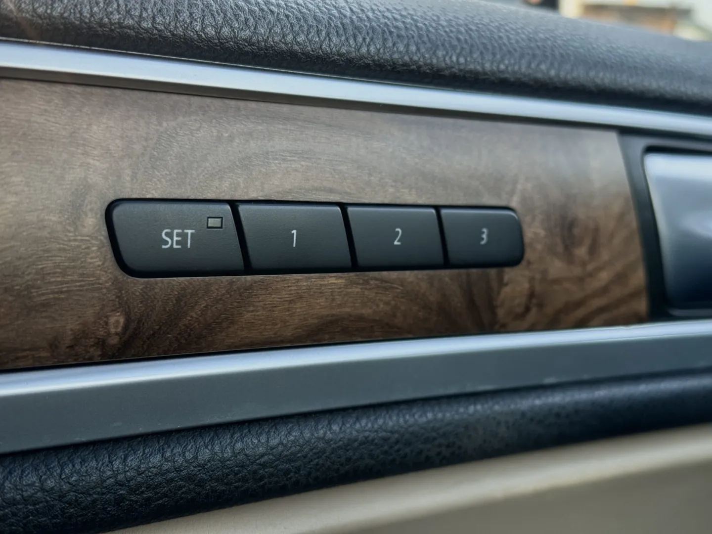 Cumpara/ Vinde online Volkswagen Touareg 2011 SH, la cel mai bun pret pentru tine!