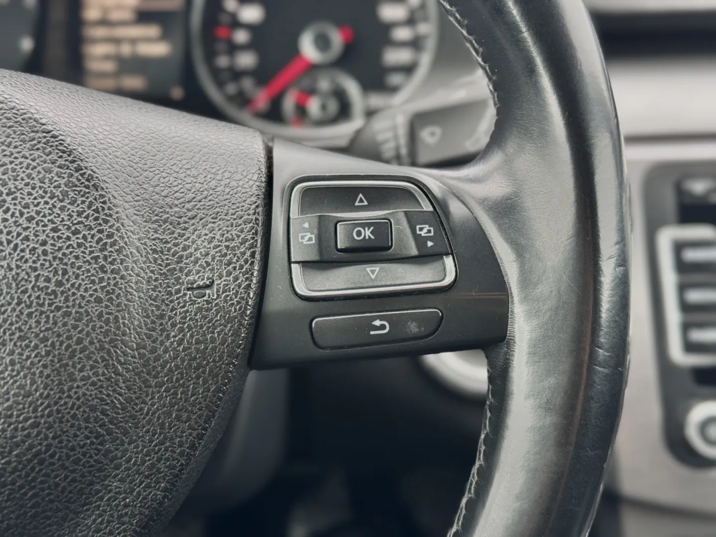 Cumpara/ Vinde online Volkswagen Passat 2013 SH, la cel mai bun pret pentru tine!