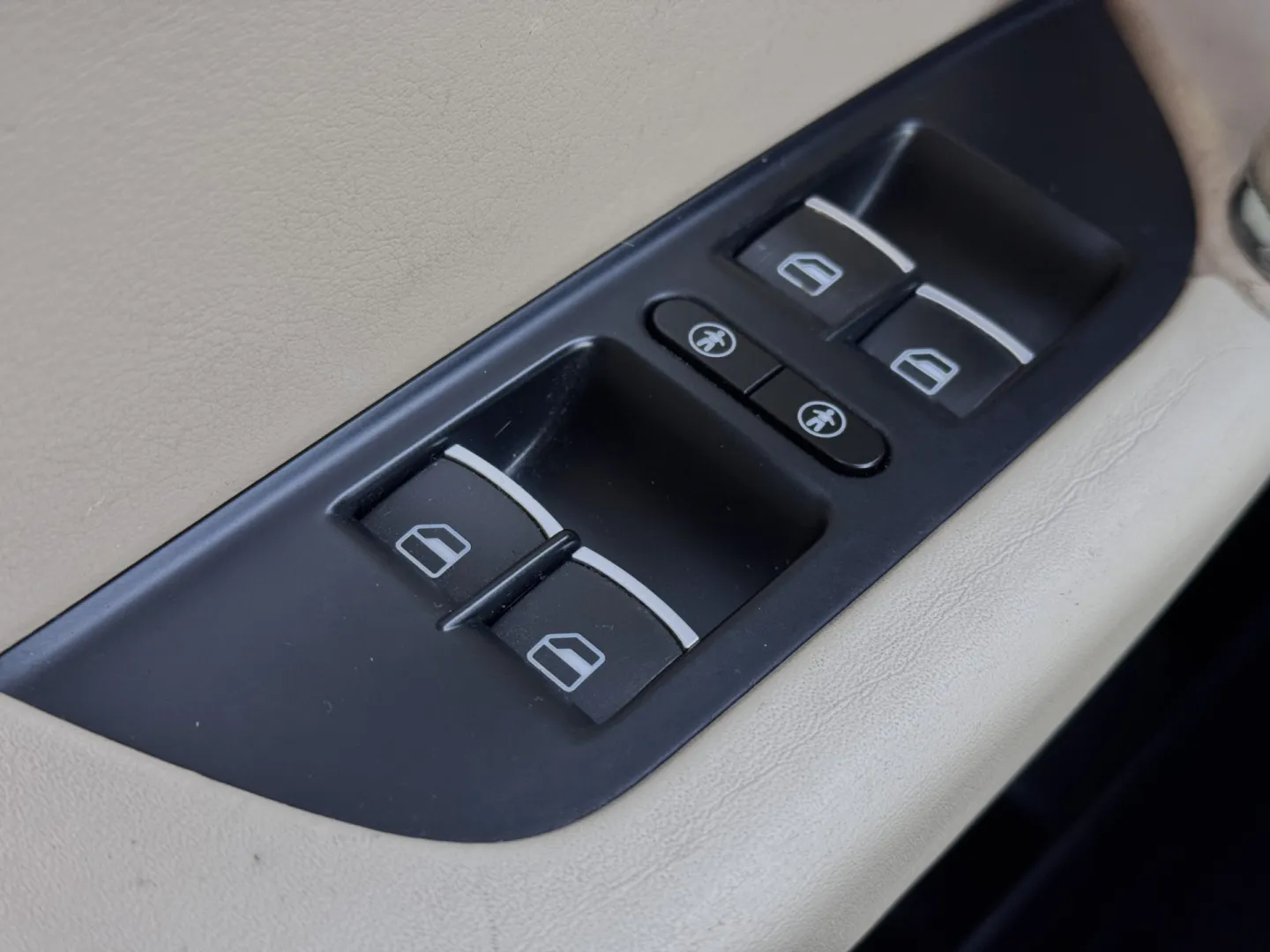Cumpara/ Vinde online Volkswagen Touareg 2011 SH, la cel mai bun pret pentru tine!
