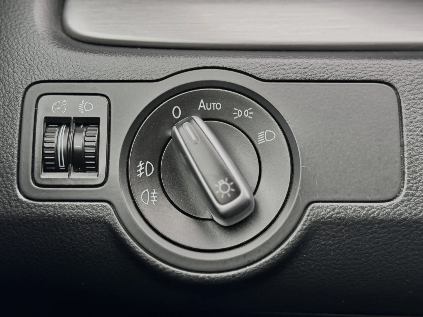 Cumpara/ Vinde online Volkswagen Passat 2013 SH, la cel mai bun pret pentru tine!