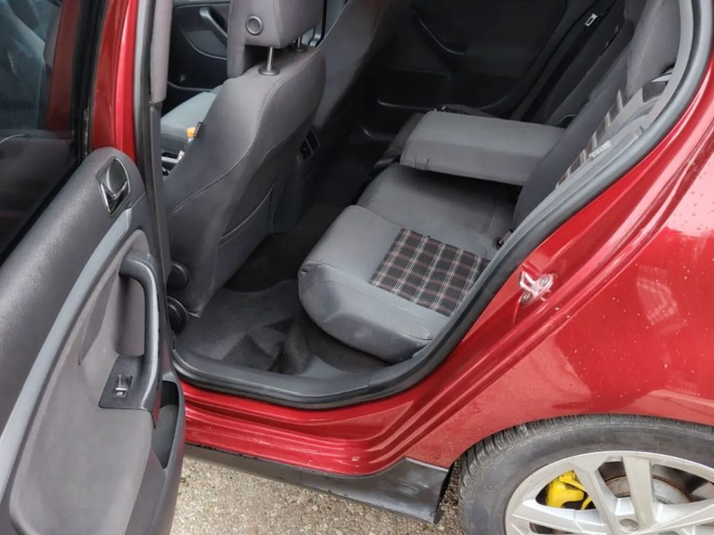 Cumpara/ Vinde online Volkswagen Golf 2005 SH, la cel mai bun pret pentru tine!
