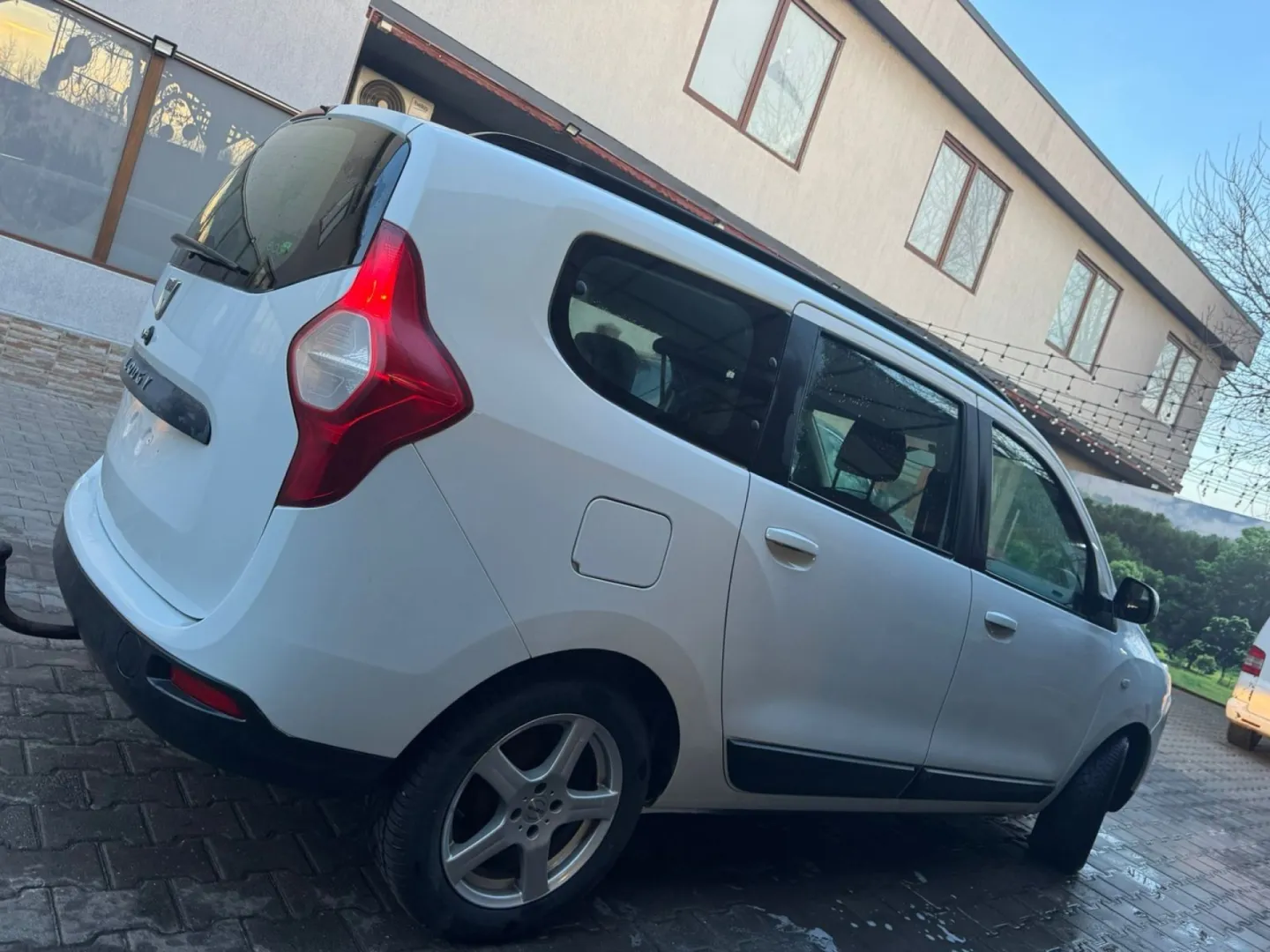 Cumpara/ Vinde online Dacia Lodgy 2015 SH, la cel mai bun pret pentru tine!