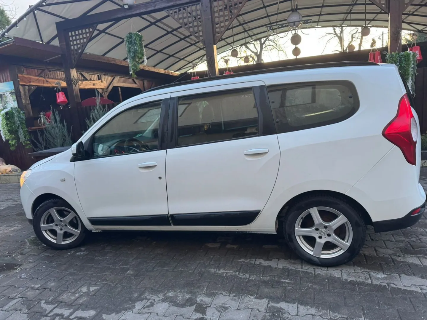 Cumpara/ Vinde online Dacia Lodgy 2015 SH, la cel mai bun pret pentru tine!