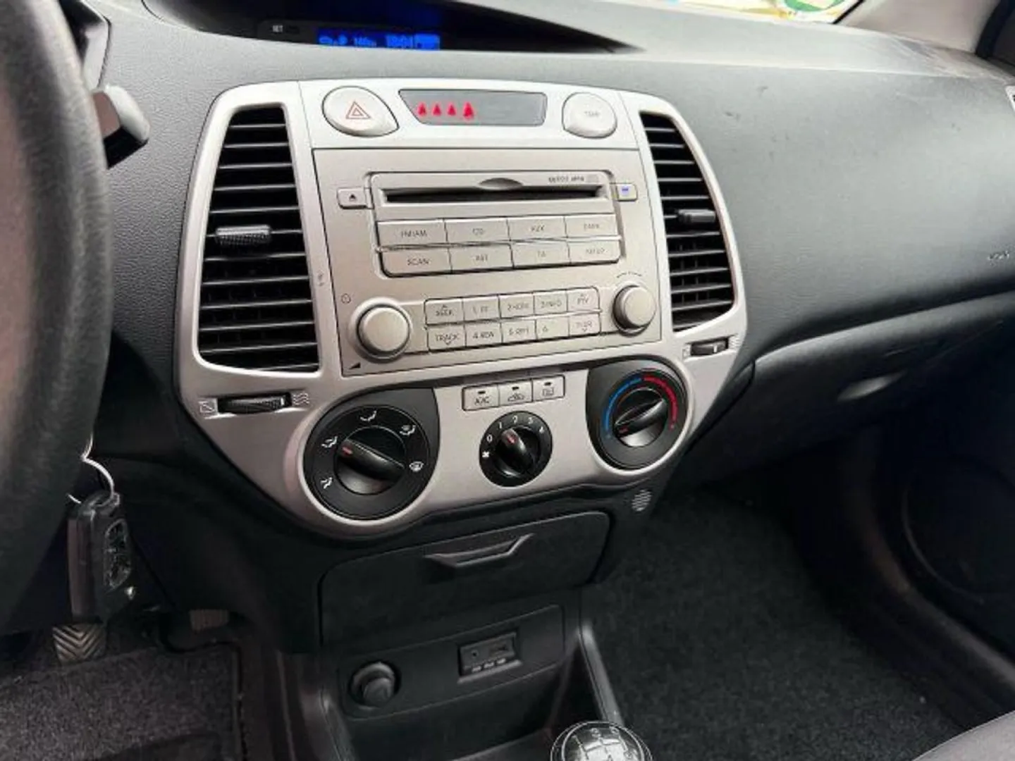 Cumpara/ Vinde online Hyundai i20 2013 SH, la cel mai bun pret pentru tine!