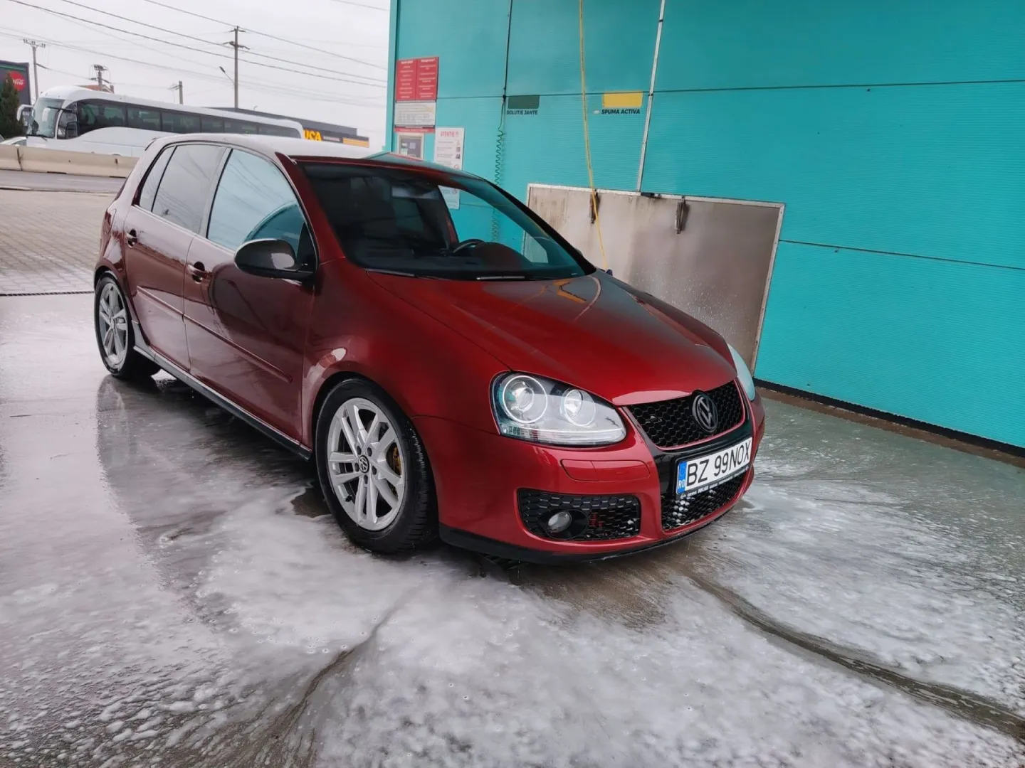Cumpara/ Vinde online Volkswagen Golf 2006 SH, la cel mai bun pret pentru tine!