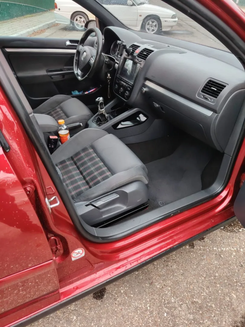 Cumpara/ Vinde online Volkswagen Golf 2006 SH, la cel mai bun pret pentru tine!