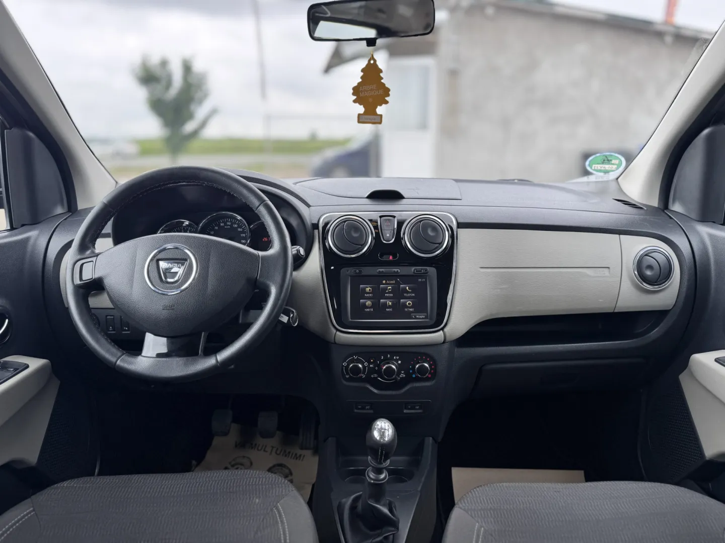 Cumpara/ Vinde online Dacia Lodgy 2012 SH, la cel mai bun pret pentru tine!