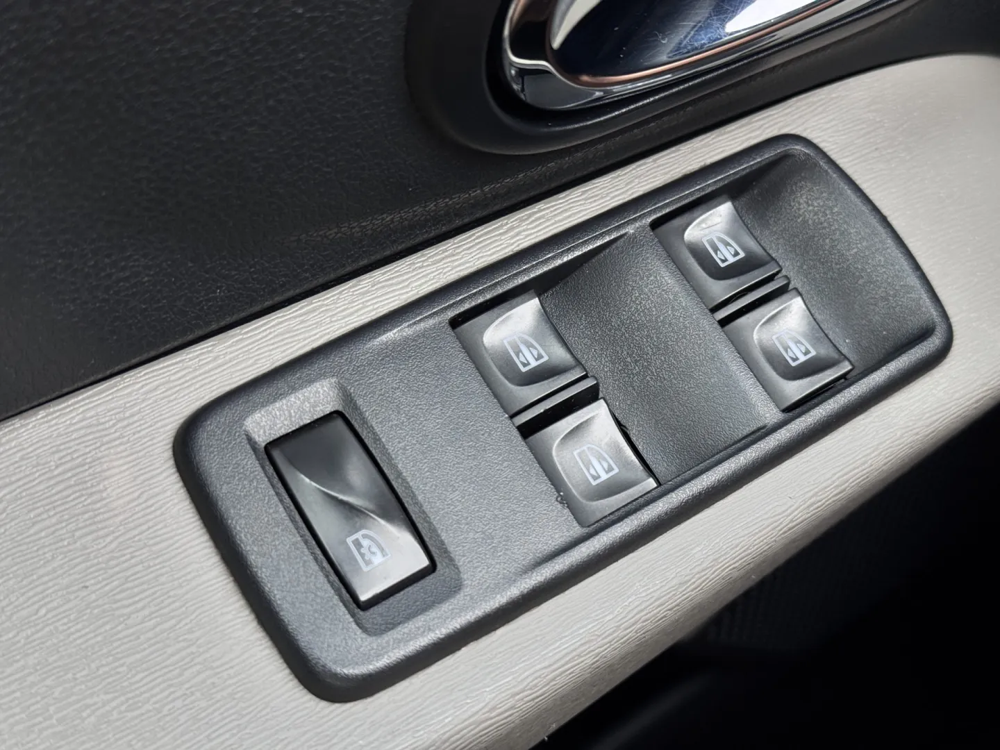 Cumpara/ Vinde online Dacia Lodgy 2012 SH, la cel mai bun pret pentru tine!
