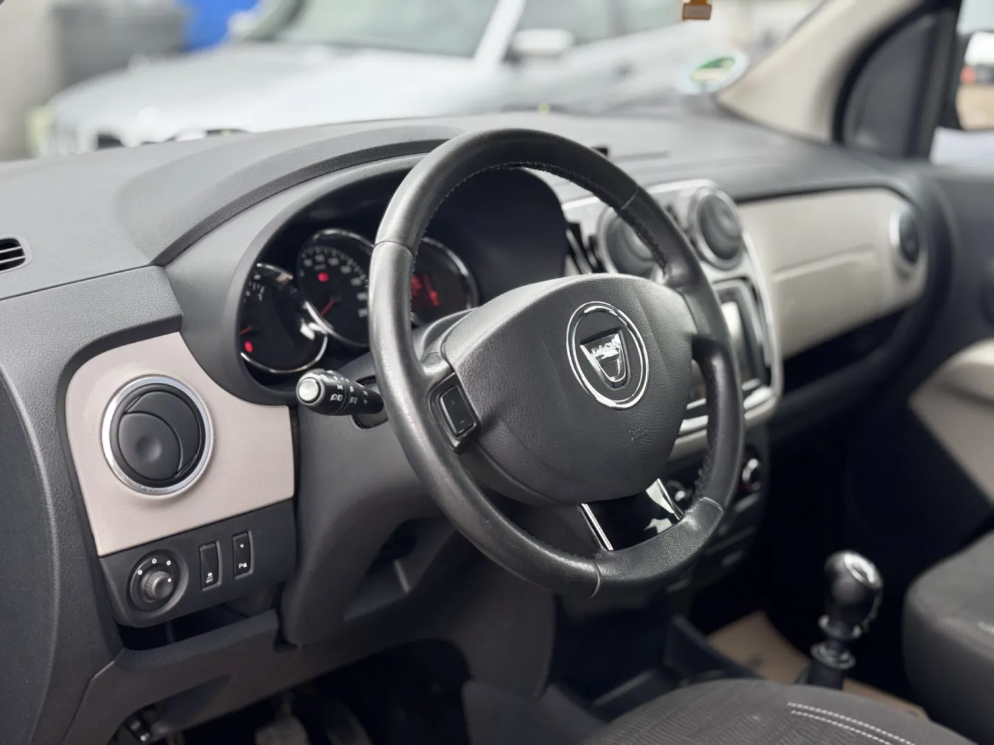 Cumpara/ Vinde online Dacia Lodgy 2012 SH, la cel mai bun pret pentru tine!