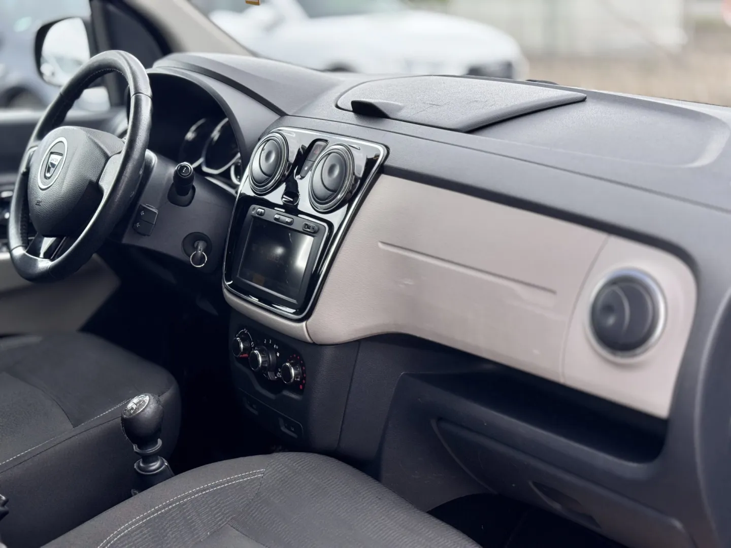 Cumpara/ Vinde online Dacia Lodgy 2012 SH, la cel mai bun pret pentru tine!