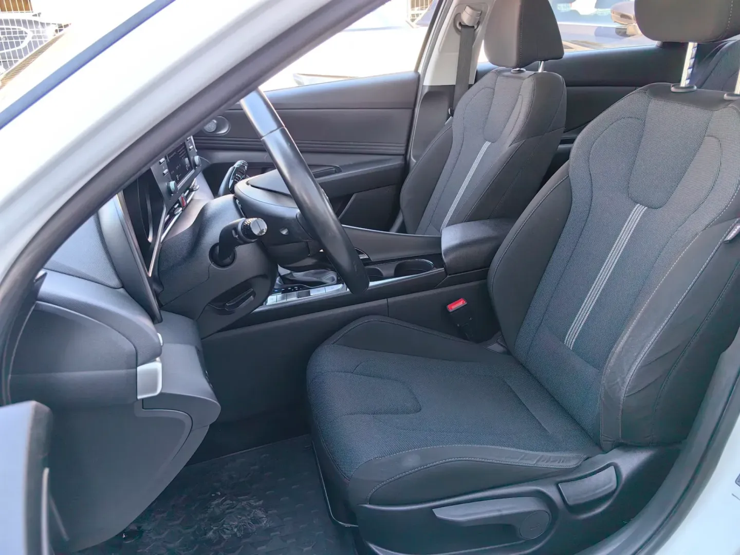 Cumpara/ Vinde online Hyundai Elantra 2022 SH, la cel mai bun pret pentru tine!