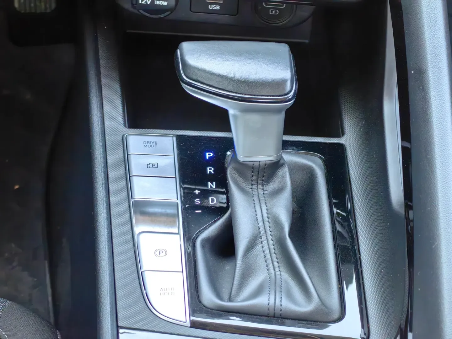 Cumpara/ Vinde online Hyundai Elantra 2022 SH, la cel mai bun pret pentru tine!