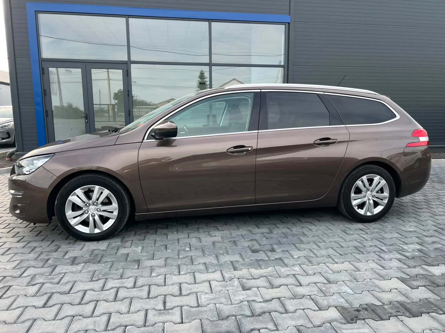 Cumpara/ Vinde online Peugeot 308 1.2 Pure Tech Blue 2015 SH, la cel mai bun pret pentru tine!