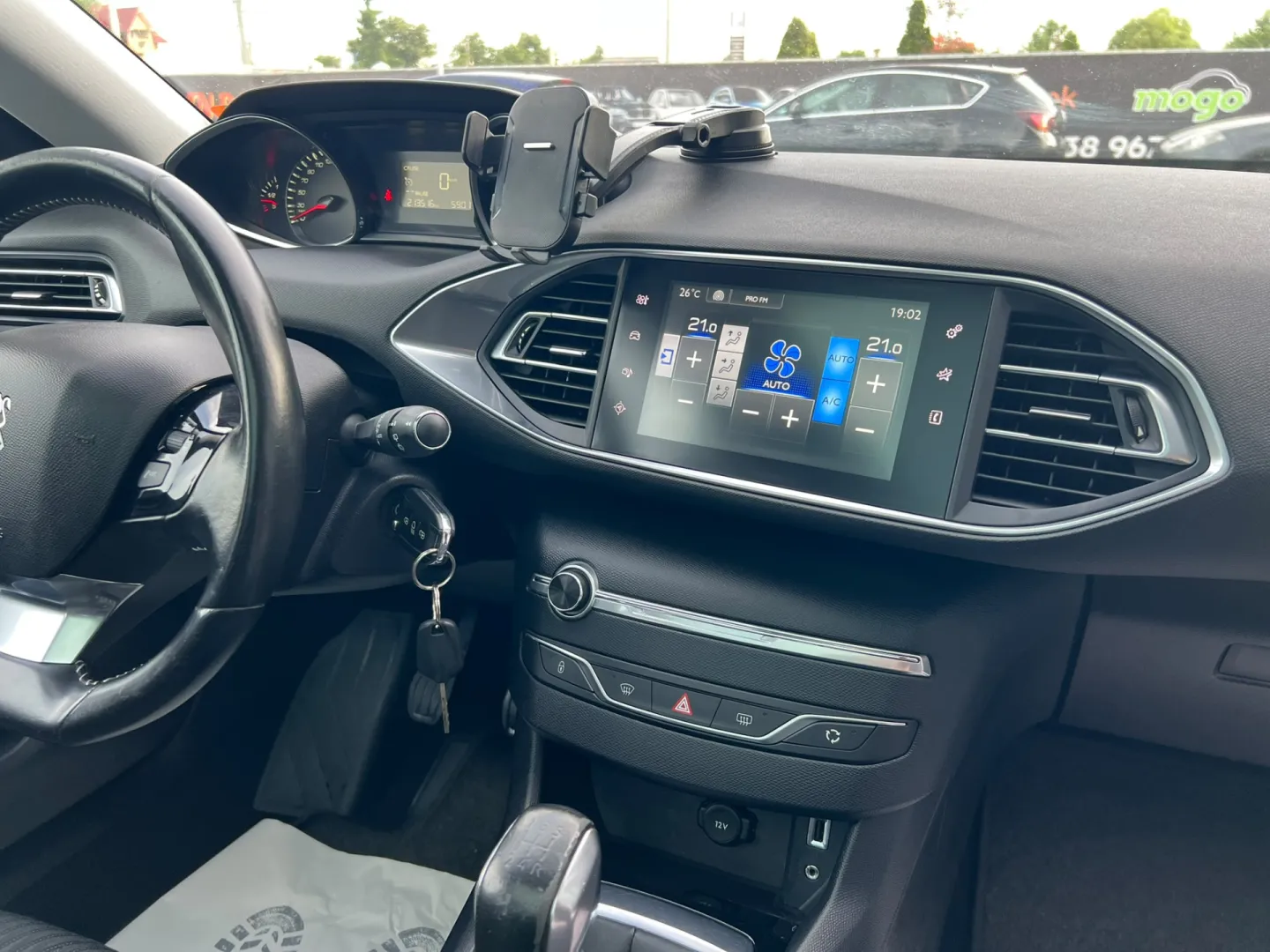 Cumpara/ Vinde online Peugeot 308 1.2 Pure Tech Blue 2015 SH, la cel mai bun pret pentru tine!