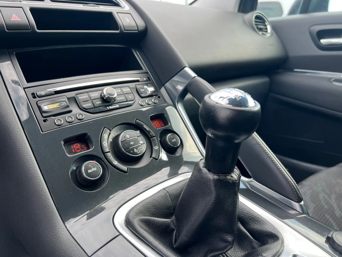 Cumpara/ Vinde online Peugeot 3008 1.6 Active 2013 SH, la cel mai bun pret pentru tine!