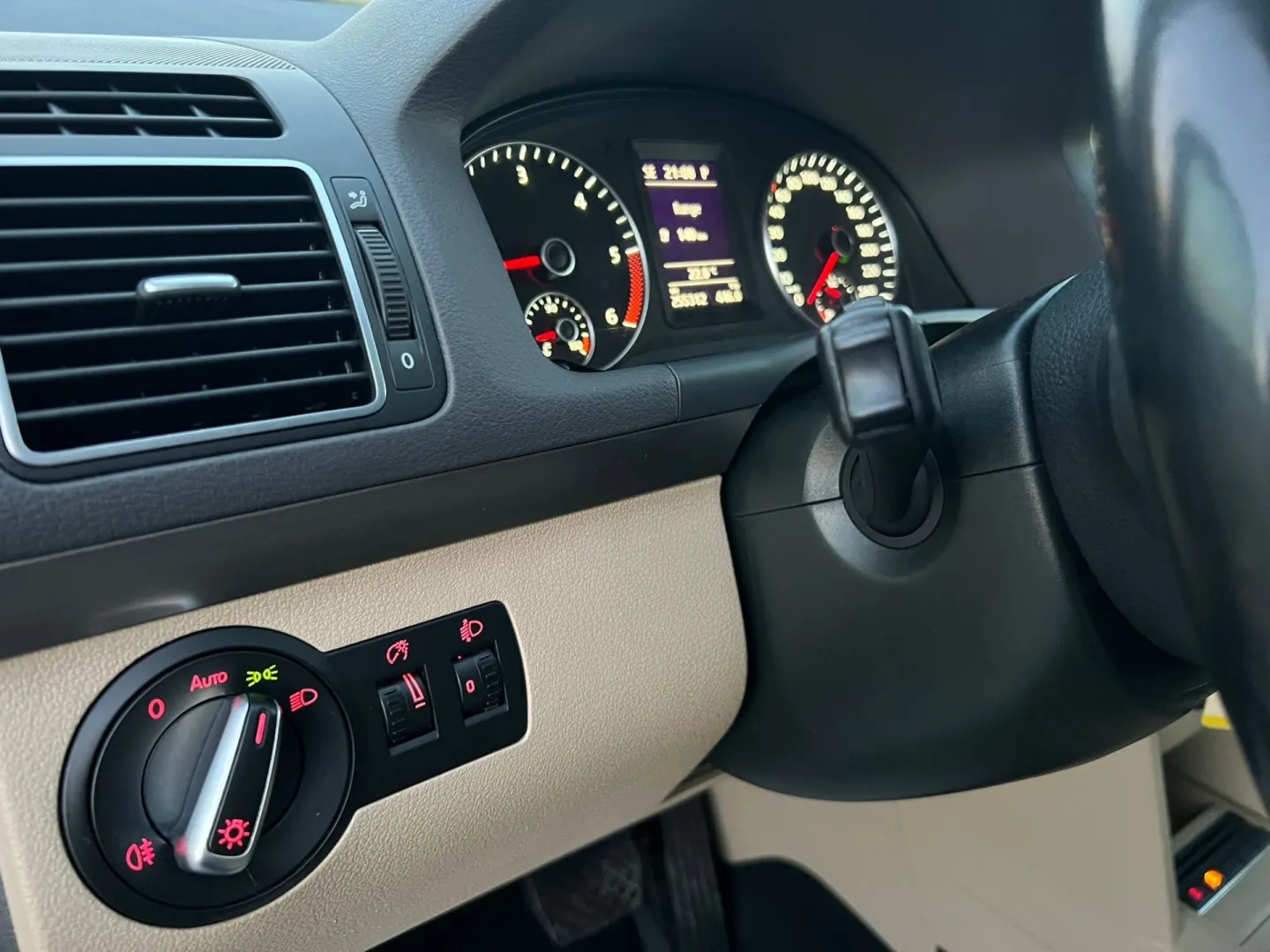 Cumpara/ Vinde online Volkswagen Touran 2012 SH, la cel mai bun pret pentru tine!