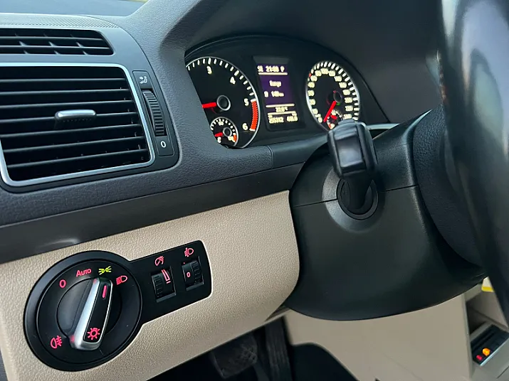 Cumpără / Vinde Volkswagen Touran 2012 SH, la cel mai bun pret pentru tine!