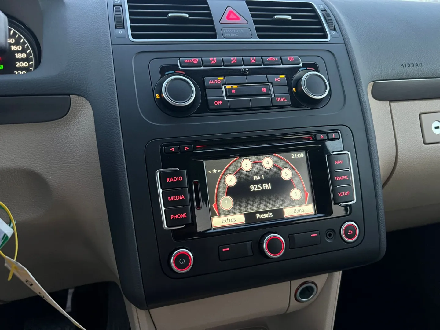 Cumpara/ Vinde online Volkswagen Touran 2012 SH, la cel mai bun pret pentru tine!
