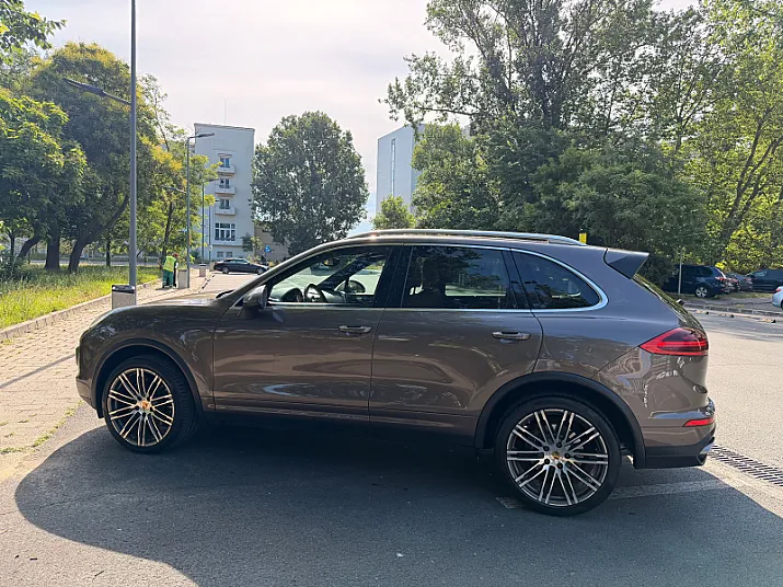 Cumpără / Vinde Porsche Cayenne 2015 SH, la cel mai bun pret pentru tine!