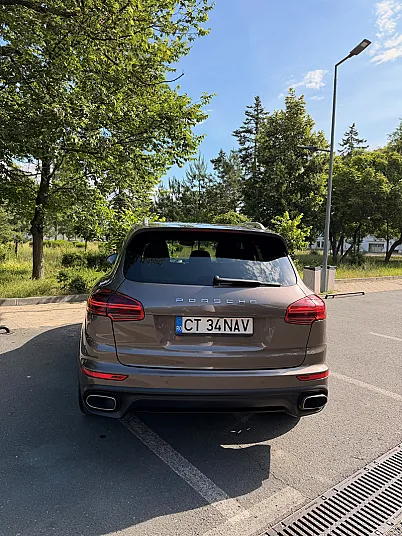 Cumpără / Vinde Porsche Cayenne 2015 SH, la cel mai bun pret pentru tine!