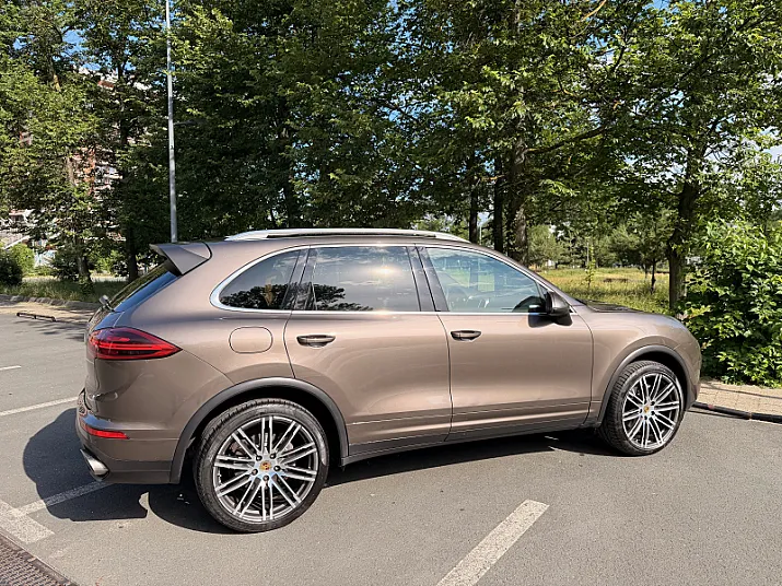 Cumpără / Vinde Porsche Cayenne 2015 SH, la cel mai bun pret pentru tine!