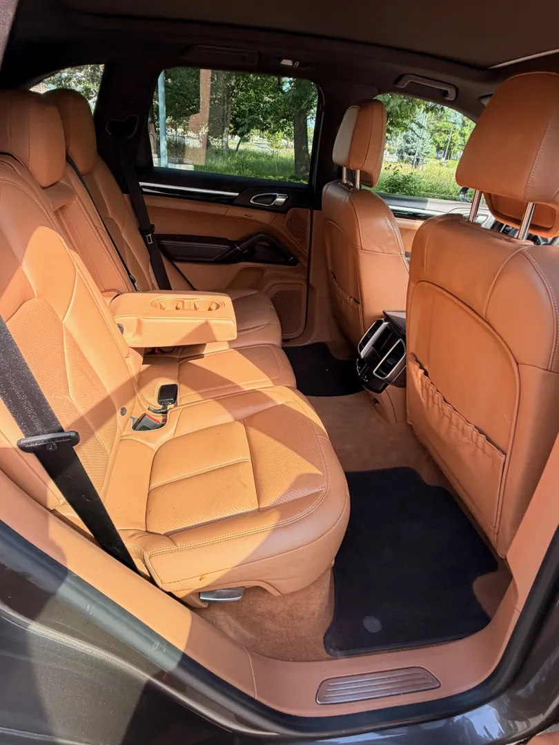 Cumpara/ Vinde online Porsche Cayenne 2015 SH, la cel mai bun pret pentru tine!