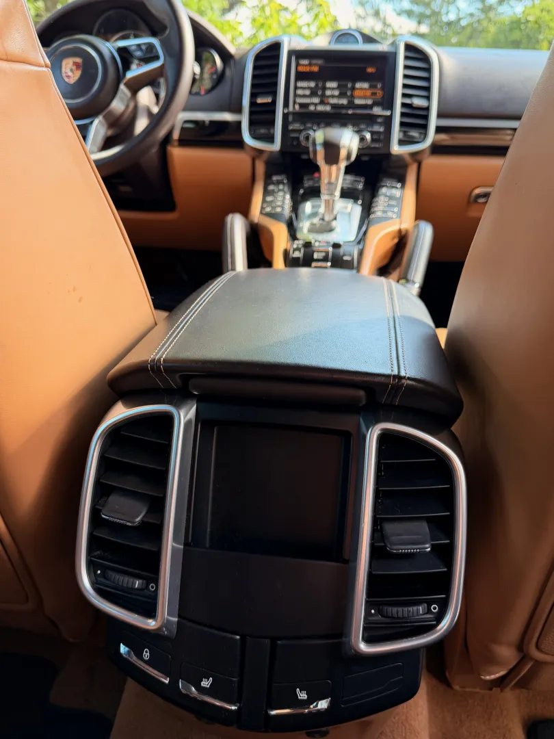 Cumpara/ Vinde online Porsche Cayenne 2015 SH, la cel mai bun pret pentru tine!