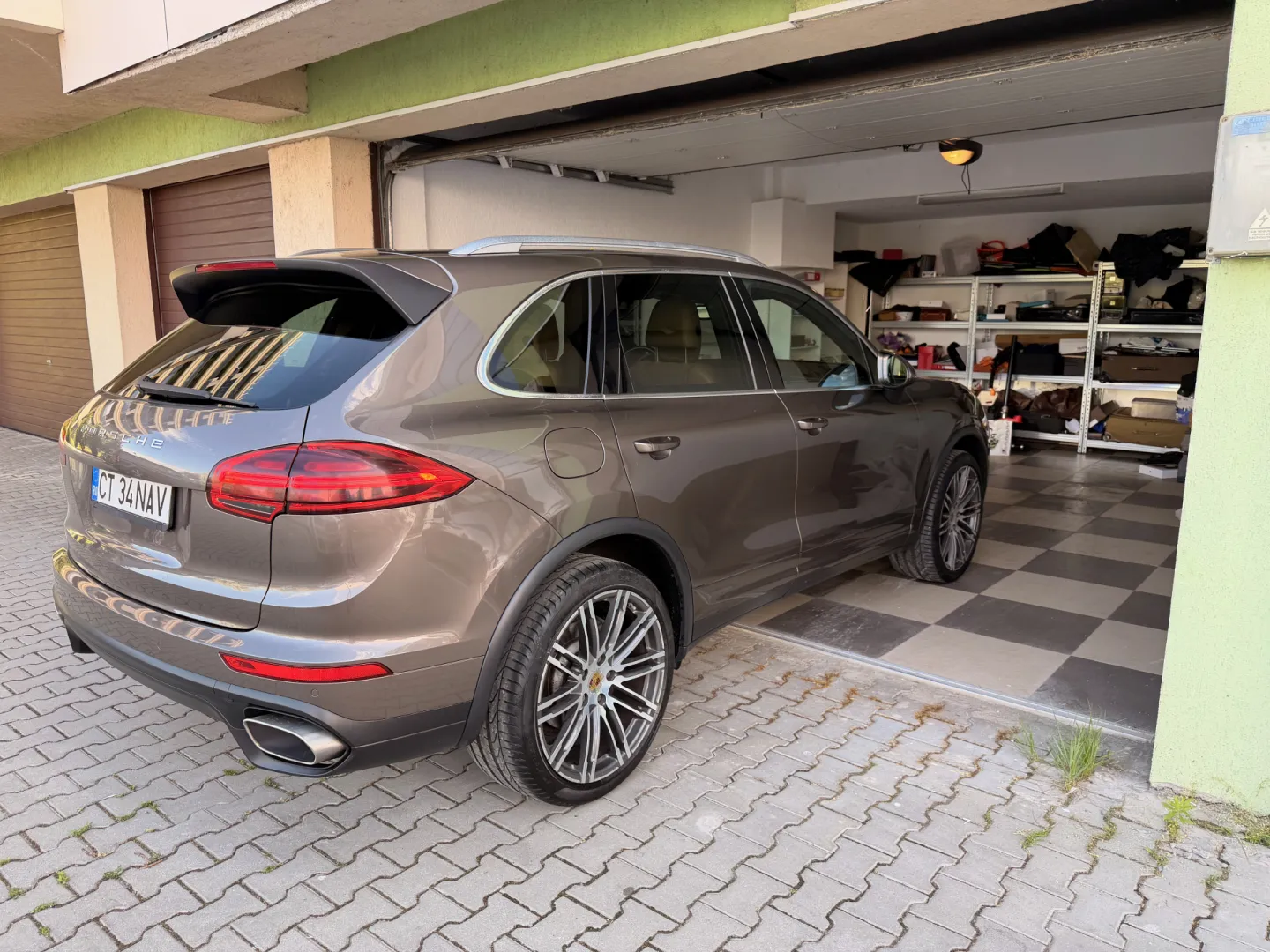 Cumpara/ Vinde online Porsche Cayenne 2015 SH, la cel mai bun pret pentru tine!