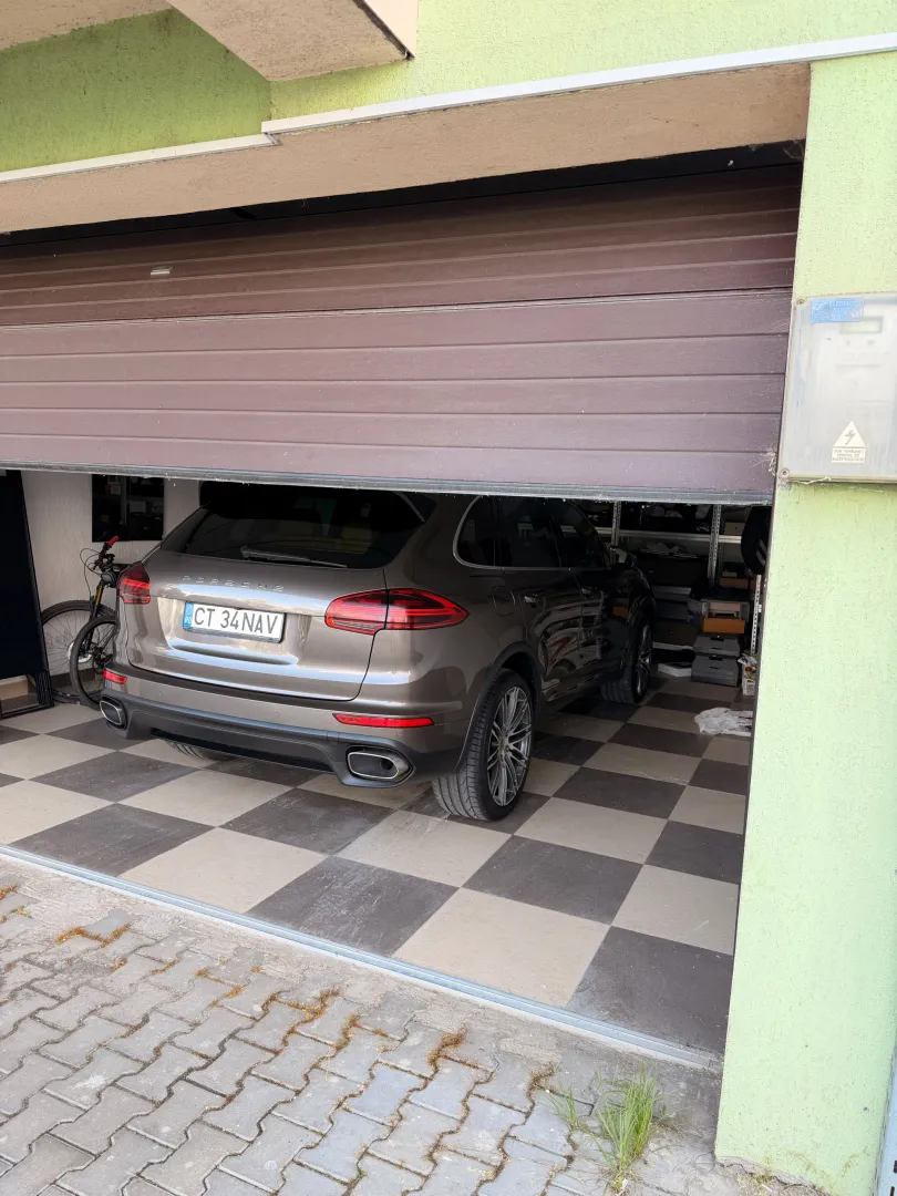 Cumpara/ Vinde online Porsche Cayenne 2015 SH, la cel mai bun pret pentru tine!