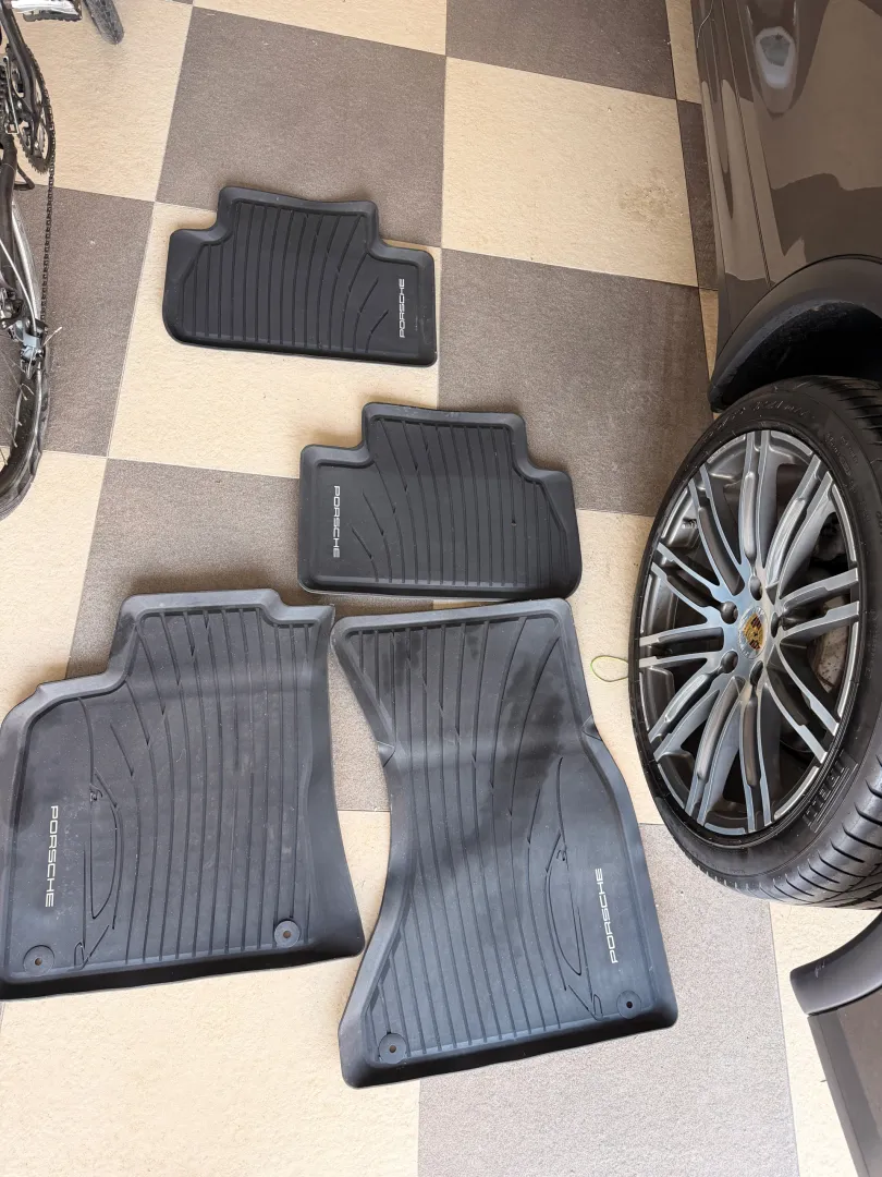 Cumpara/ Vinde online Porsche Cayenne 2015 SH, la cel mai bun pret pentru tine!