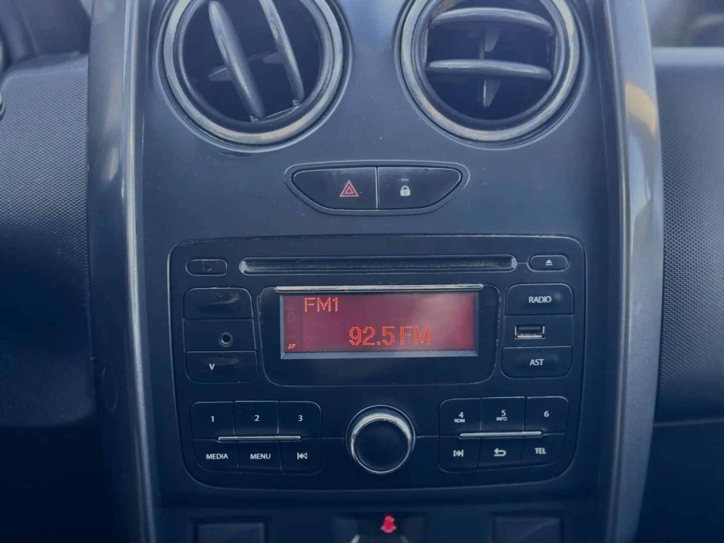 Cumpara/ Vinde online Dacia Duster 2015 SH, la cel mai bun pret pentru tine!