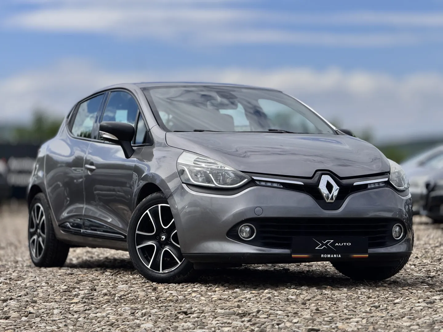 Cumpara/ Vinde online Renault  Clio 2013 SH, la cel mai bun pret pentru tine!