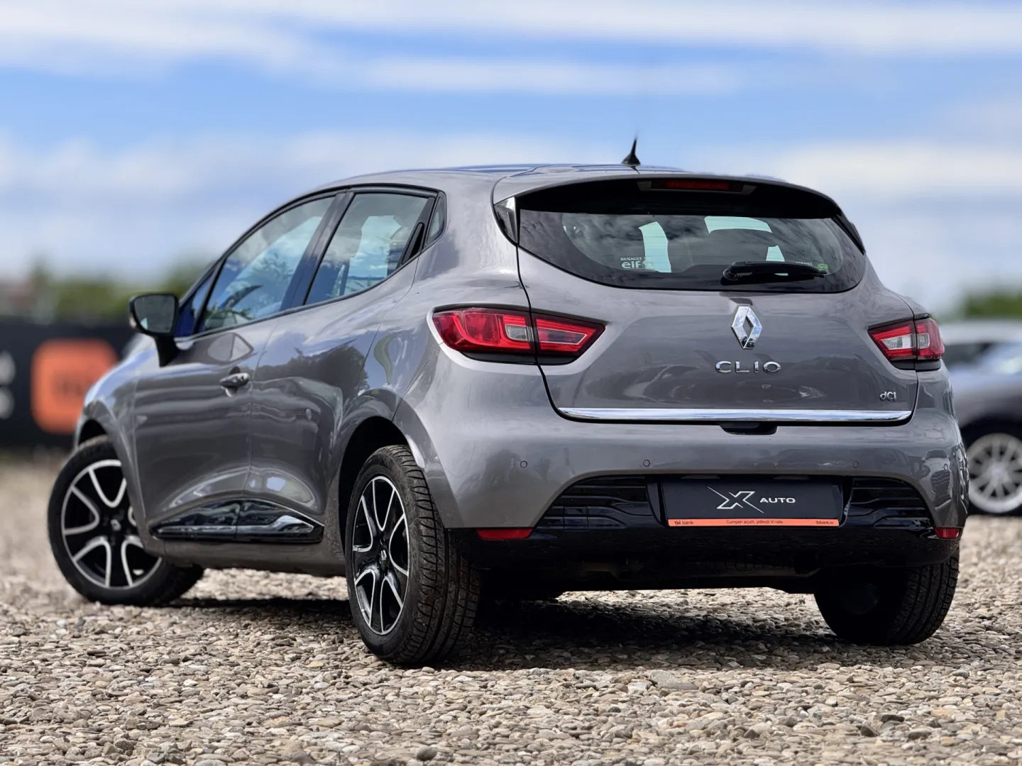 Cumpara/ Vinde online Renault  Clio 2013 SH, la cel mai bun pret pentru tine!